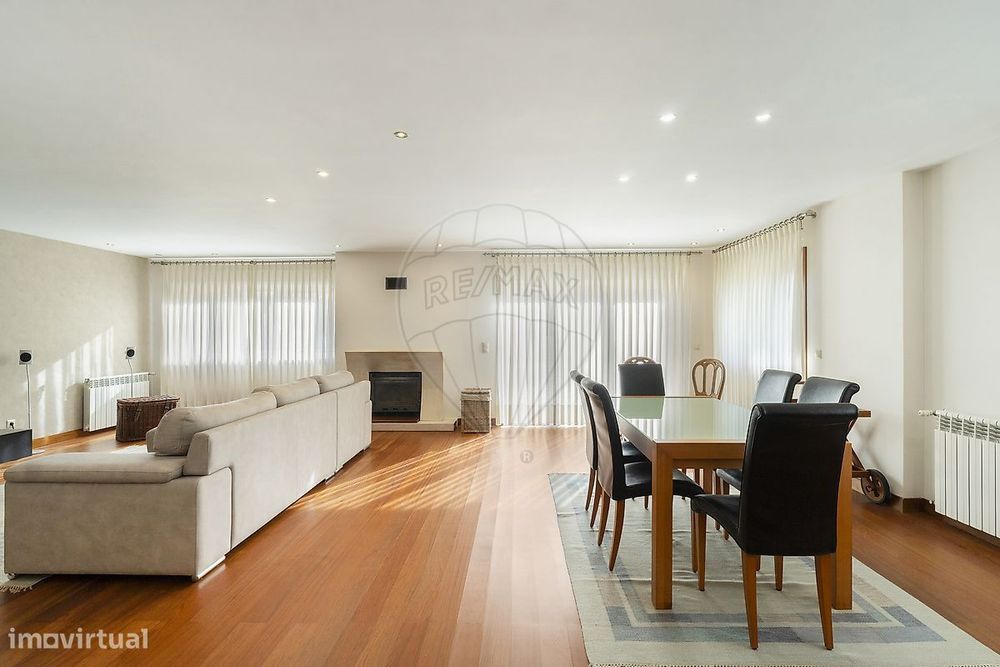 Moradia T4 para venda