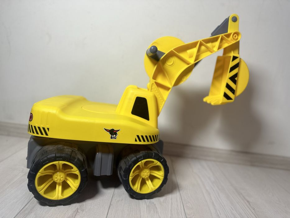 Толокар екскаватор