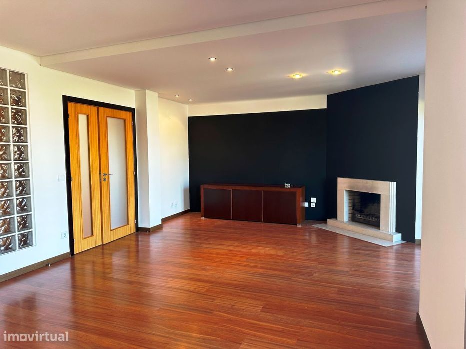 Apart amento T.4 - Eq., cond. c. piscina e p. infantil, Marinha Grand