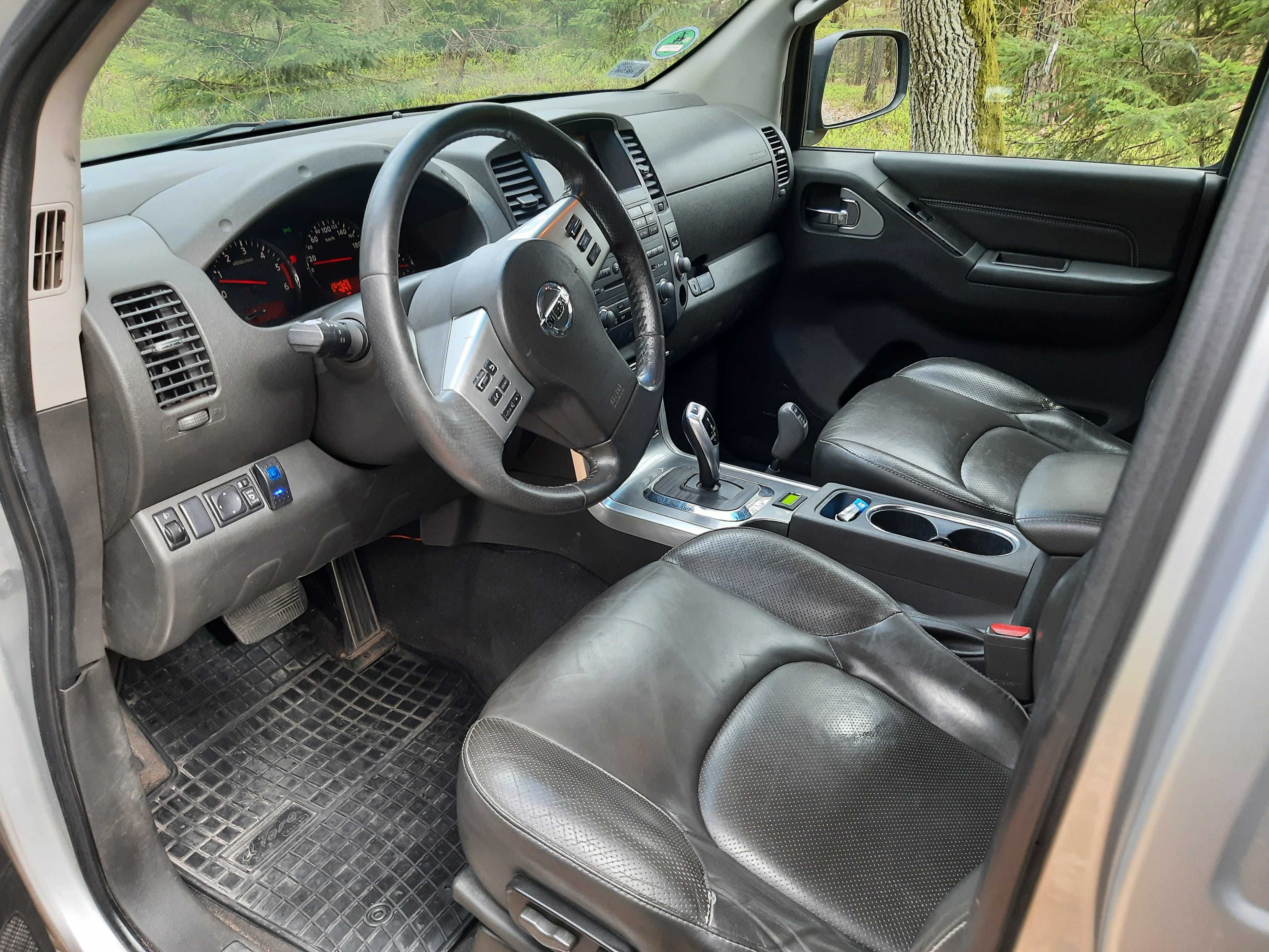 Nissan Navara M57 300KM 8HP Superselect.