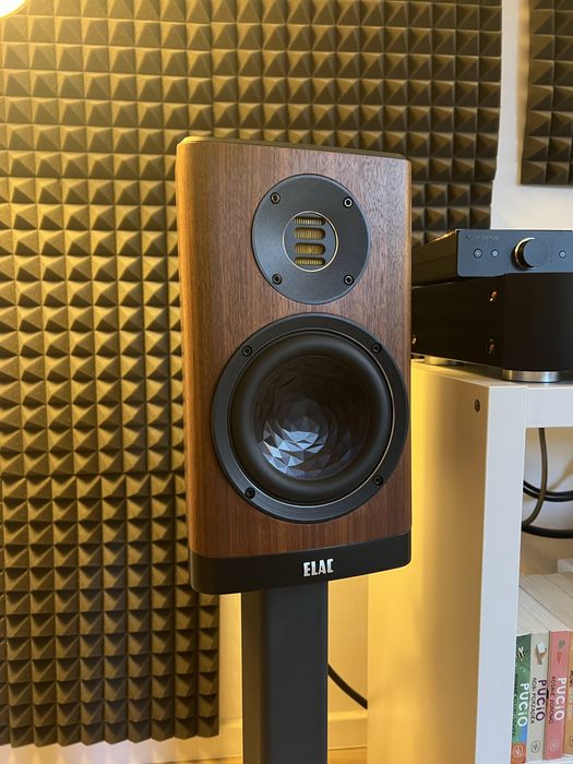 Elac Vela BS 403 Orzech olejowany - glosniki podstawkowe.