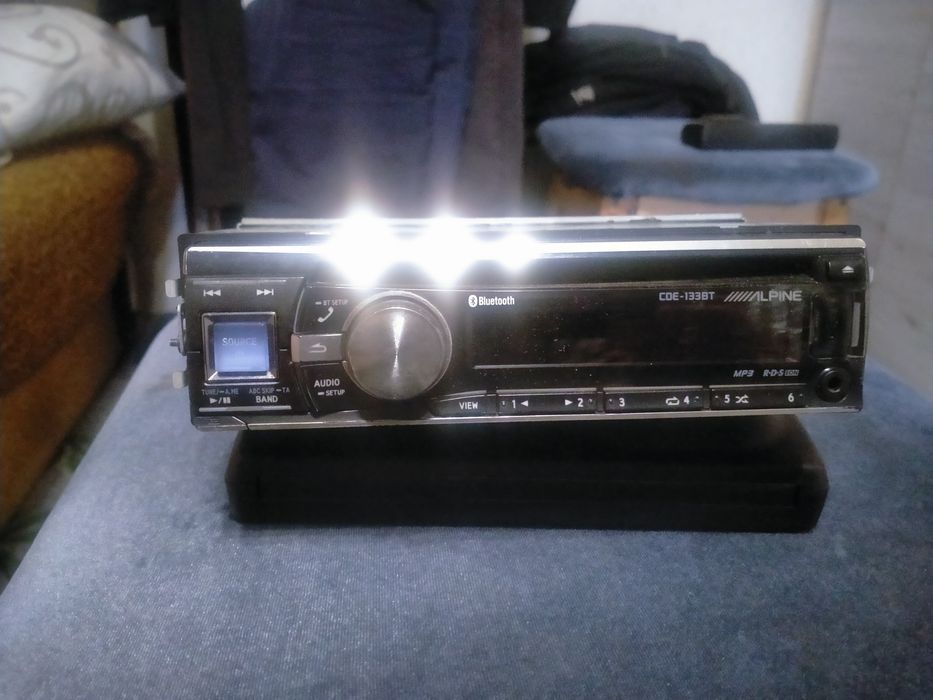 Alpine CDE -133BT магнитола с блютузом