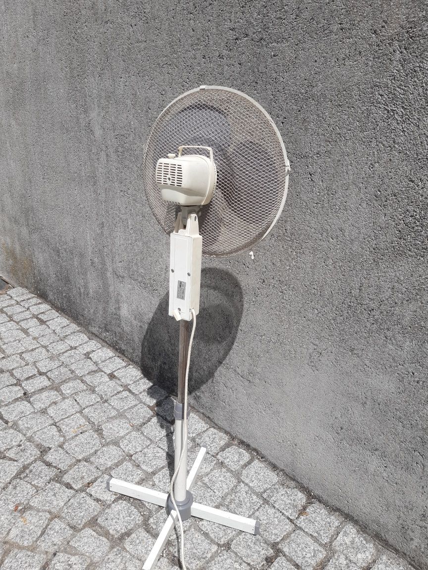 Ventoinha Eléctrica com Tripé