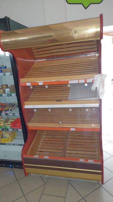 Wyposażenie sklepu spożywczego, lodówkii,regały,stojaki, krzesła,lady