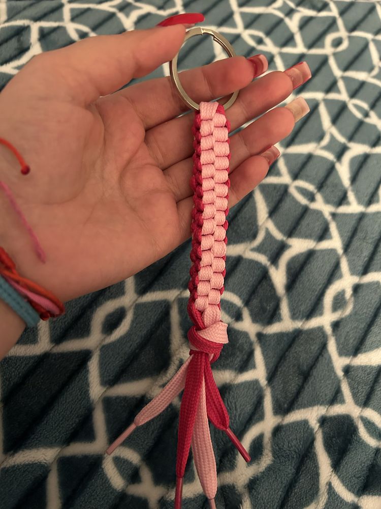 Porta chaves em rosa claro e rosa choque