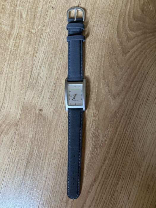 Szary zegarek na reke Guerlain