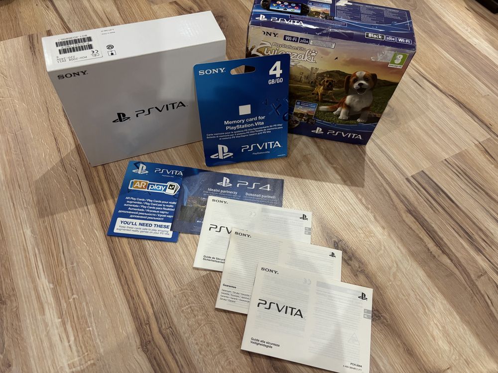 PS Vita Slim PCH2004 orginalny zestaw, 5 gier, etui, 2 karty pamieci