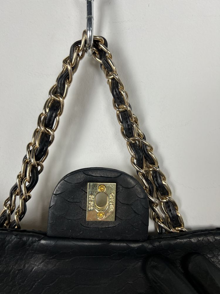 Шкіряна сумка Chanel Crocodile Shoulder Bag