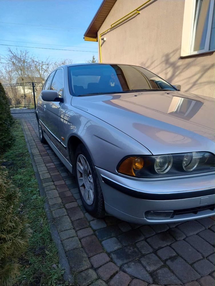 Продам автомобіль BMW E 39.