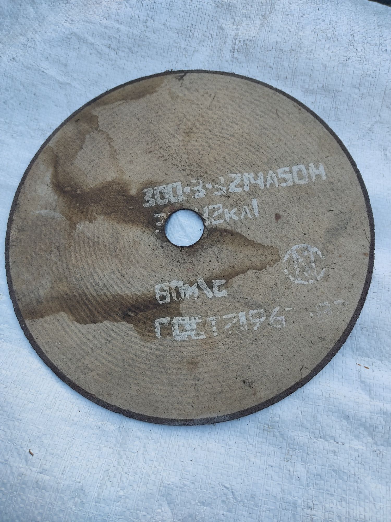 Отрезной диск по металлу на вулканит