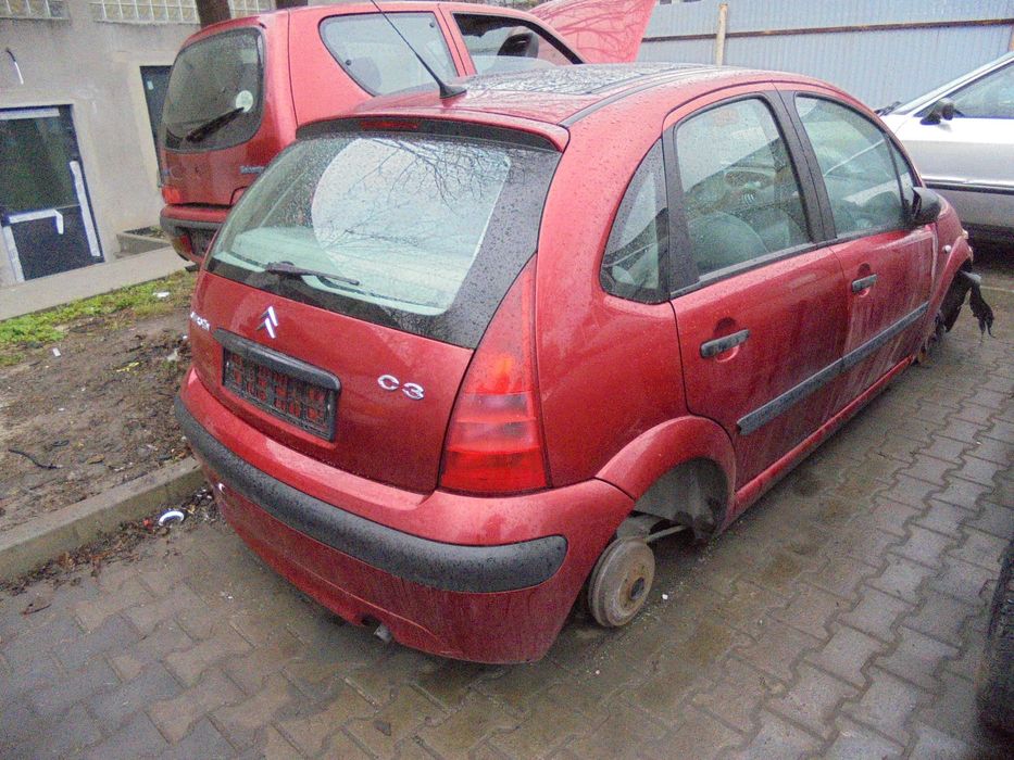 Citroen C3 1.1 benzyna kolor wiśniowy przeznaczony na części
