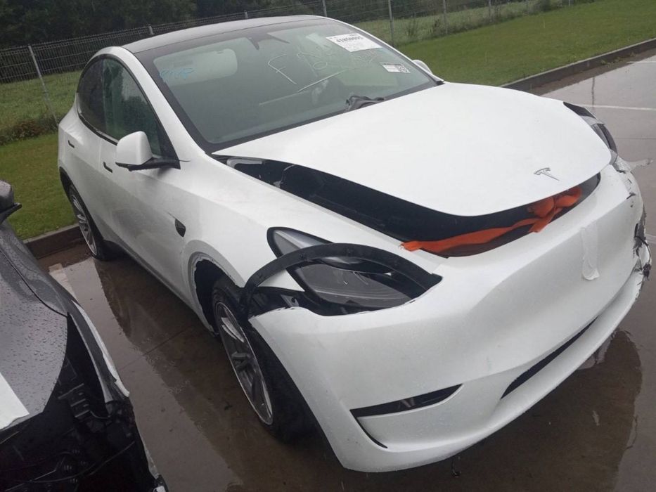 Tesla Model Y Long Range Dual Motor 03/2024