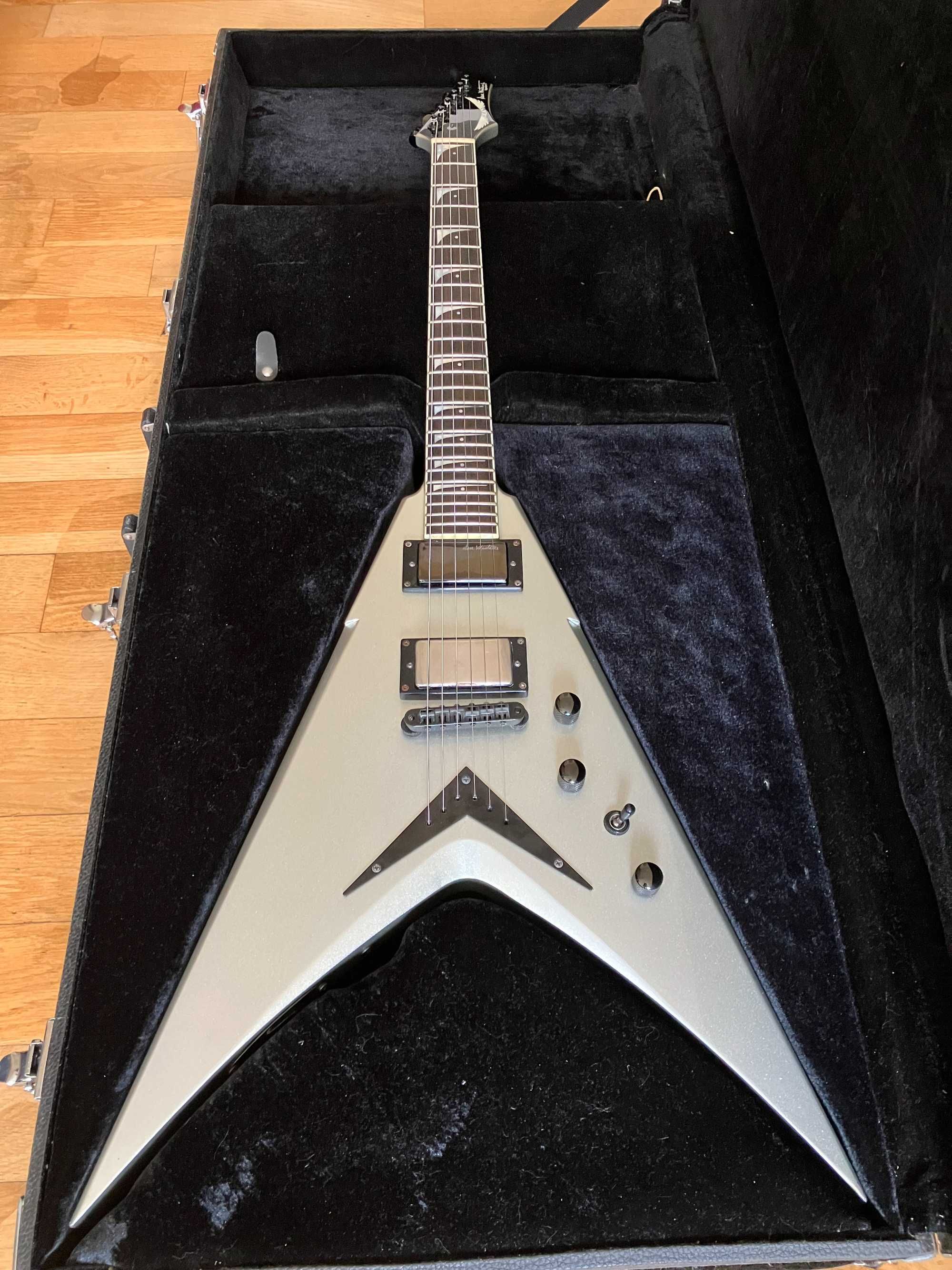 Gitara DEAN Dave Mustaine VMNT Silver + CASE