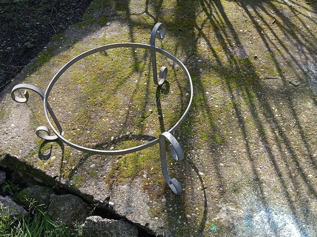 Suporte de vaso em ferro