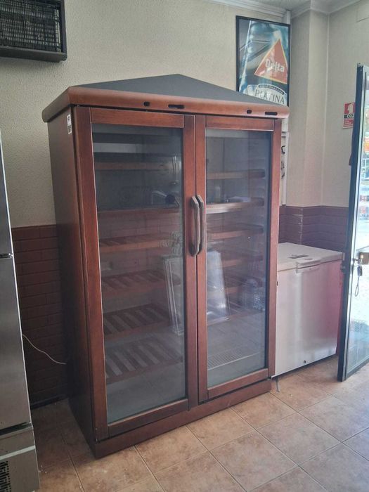 Expositor de Vinhos Refrigerado Duplo para Brancos e Tintos