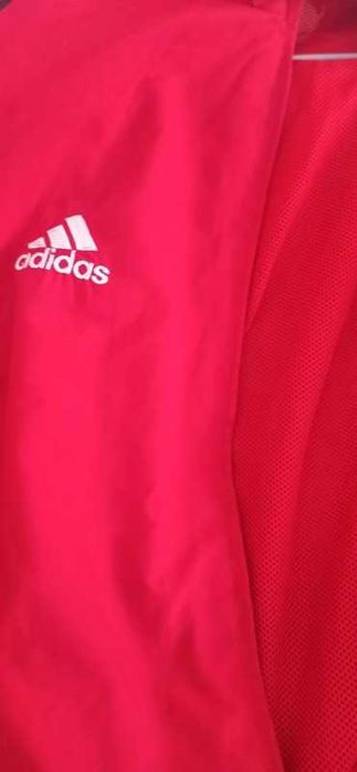 Czerwona bluza na suwak Adidas w rozmiarze L