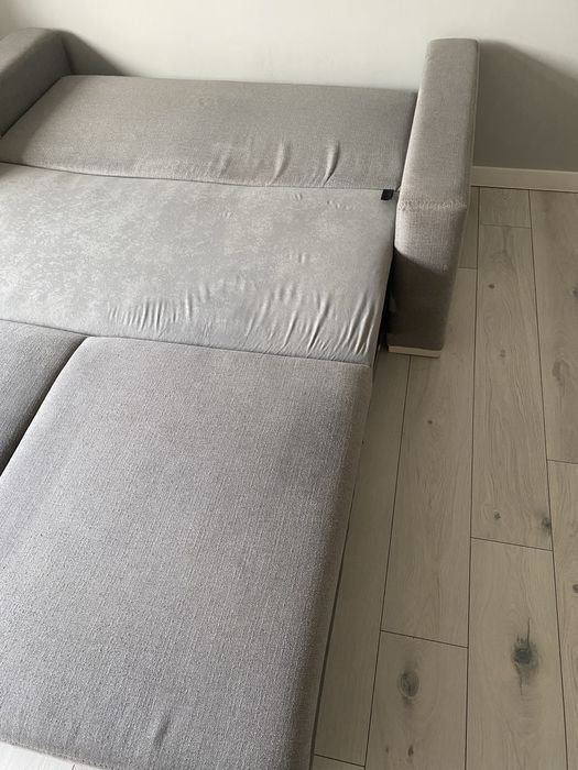 Szara kanapa rozkładana 140x200