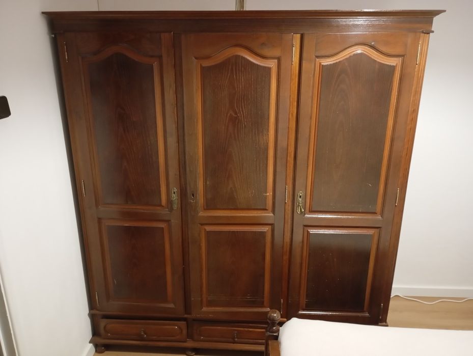 Mobília de Quarto Completa- Cama- Colchão- Mesas Cabeceira- Roupeiro