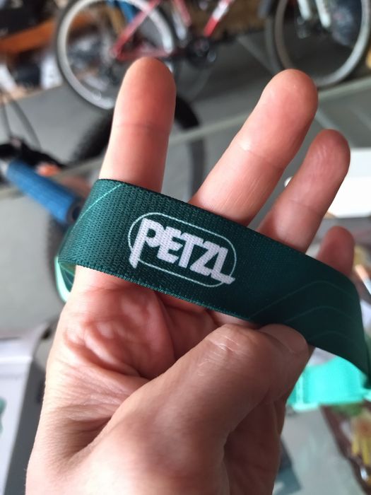 Новий ліхтарик petzl tikka 350 люмен