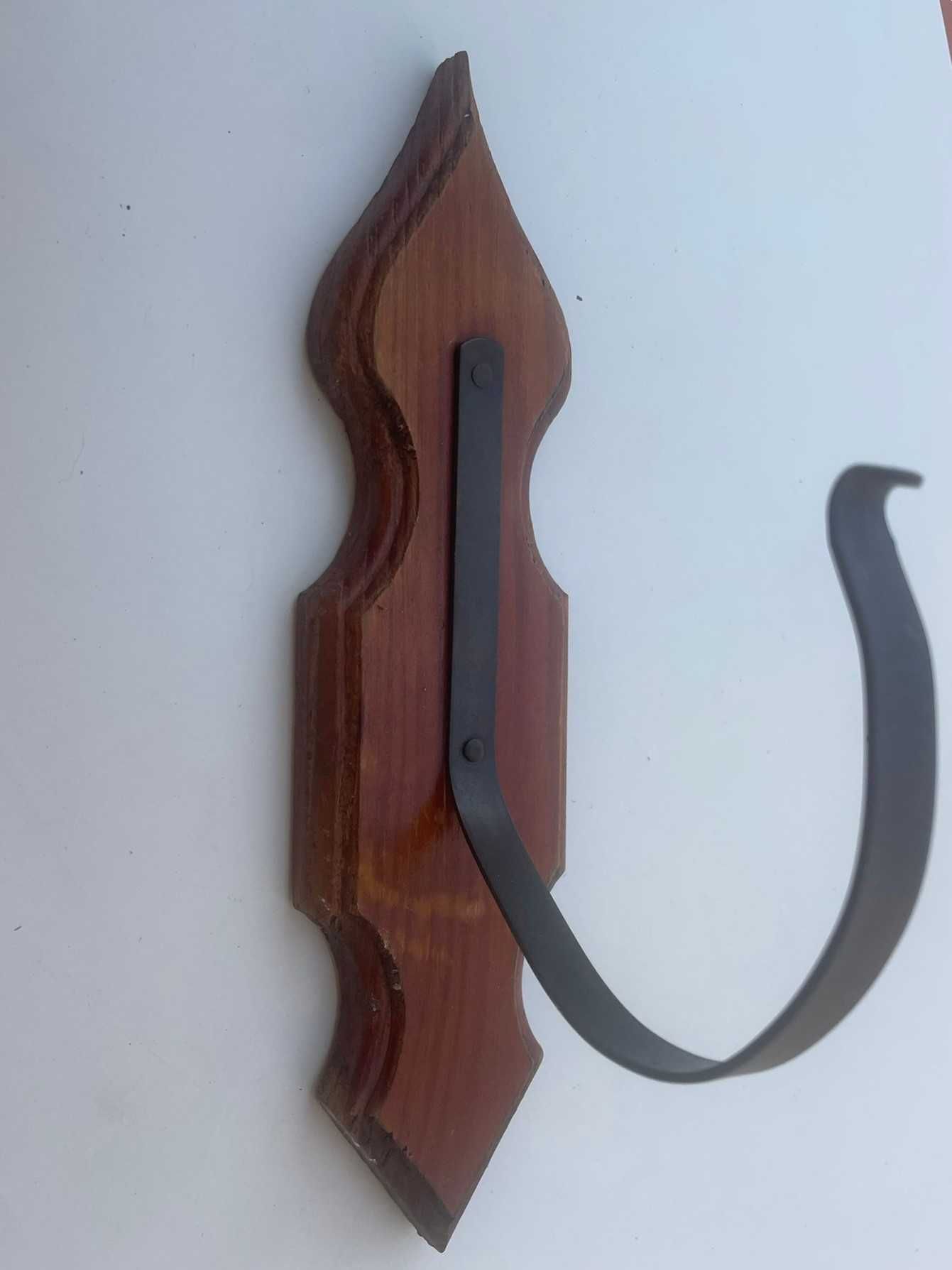Suporte de parede em madeira e ferro para vasos de pequeno porte