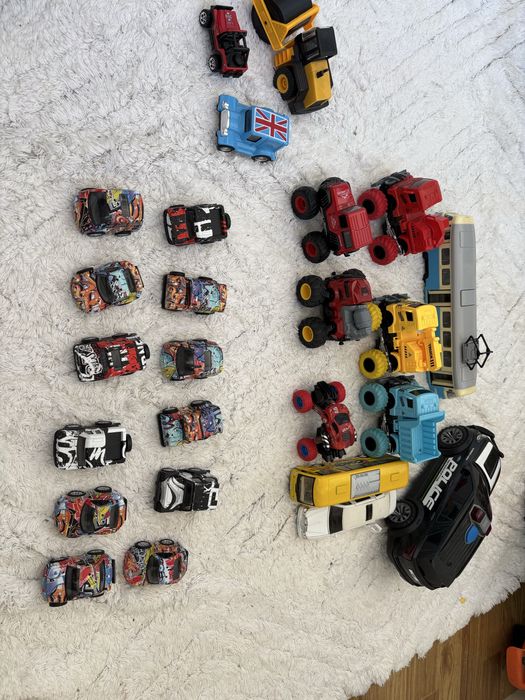 Машинки іграшкові, трамвай, поліцейська машина і тп