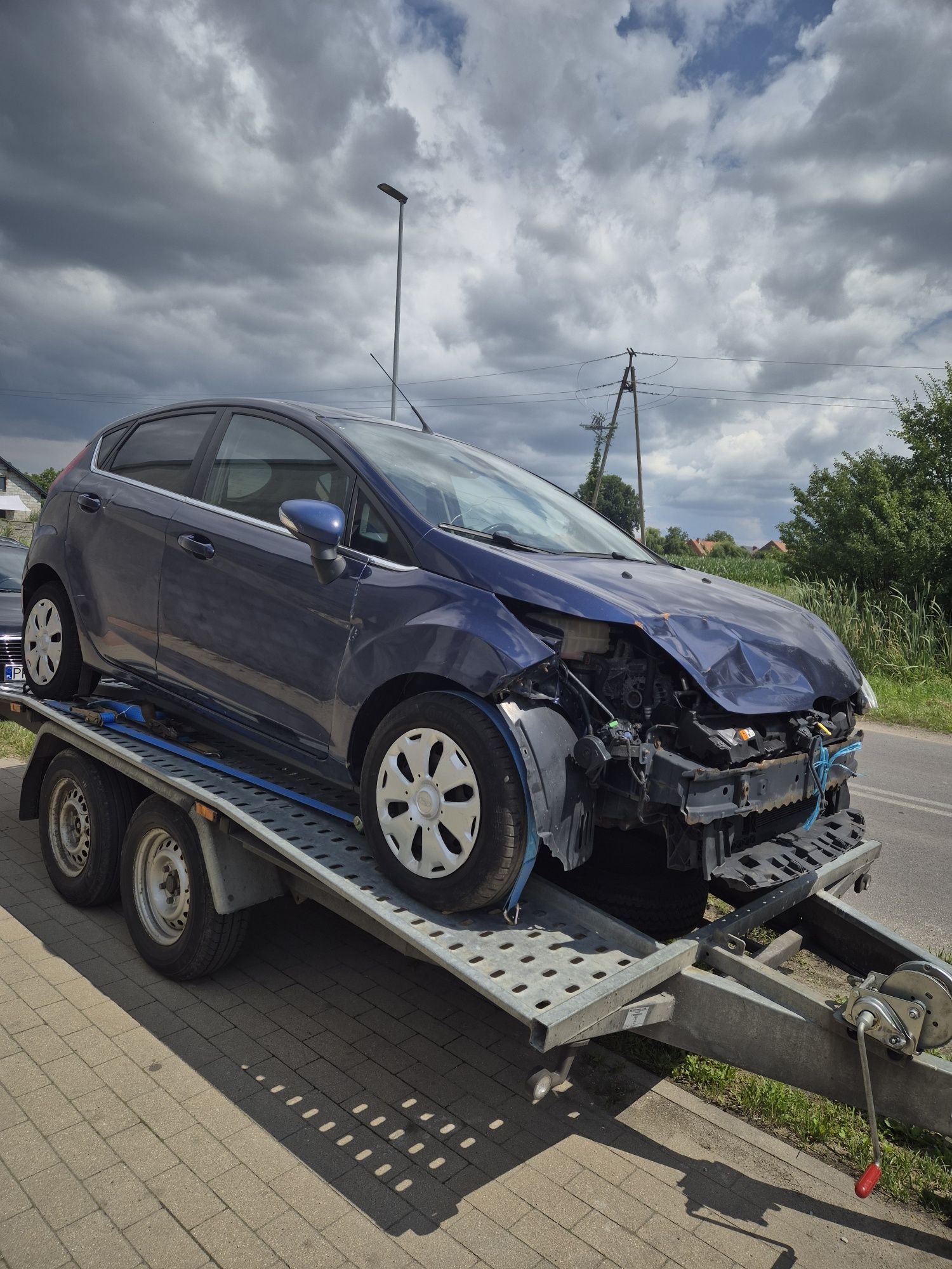 Fiesta Mk7 1.25benzyna 12rok uszkodzona