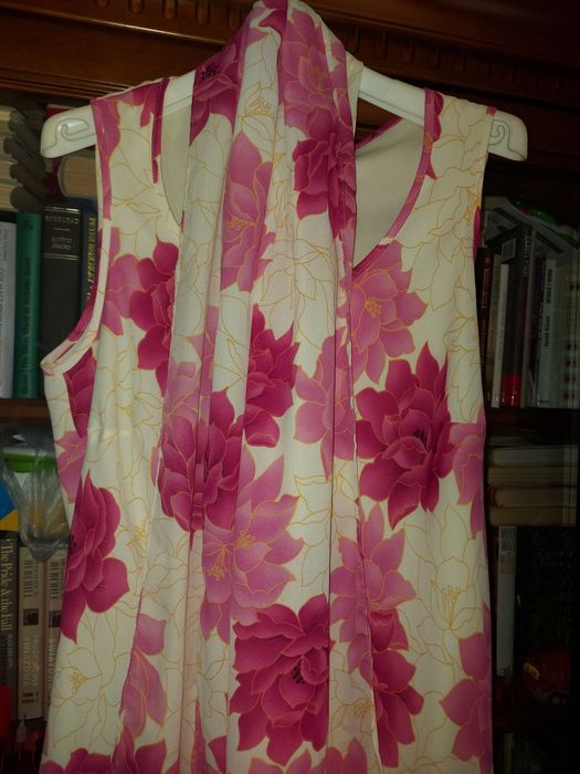 Elegancka długa sukienka bez rękawów z szalem UK20 EU48