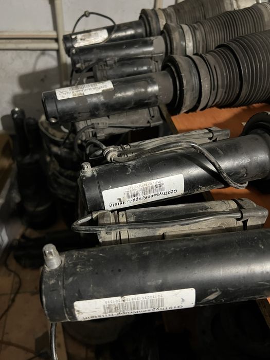 Пневмопідвіска мерседес w221 Амортизатори Стойки