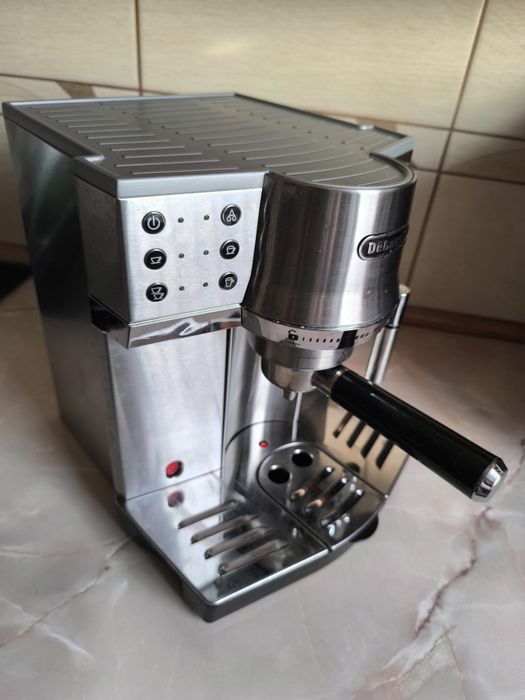 Express do kawy ciśnieniowy  DELONGHI EC 860 + Młynek do kawy DELONGHI