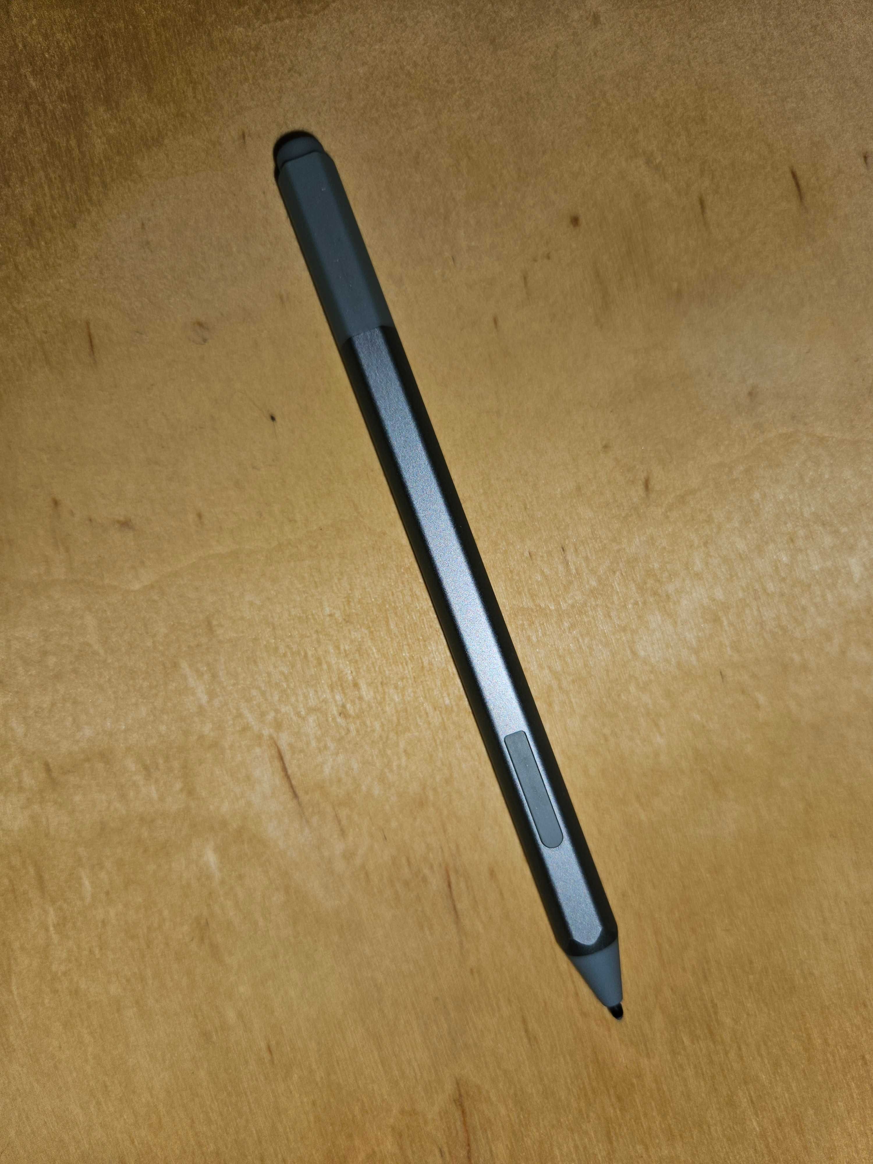 Laptop/Tablet Microsoft Surface Go 2 z rysikiem i klawiaturą