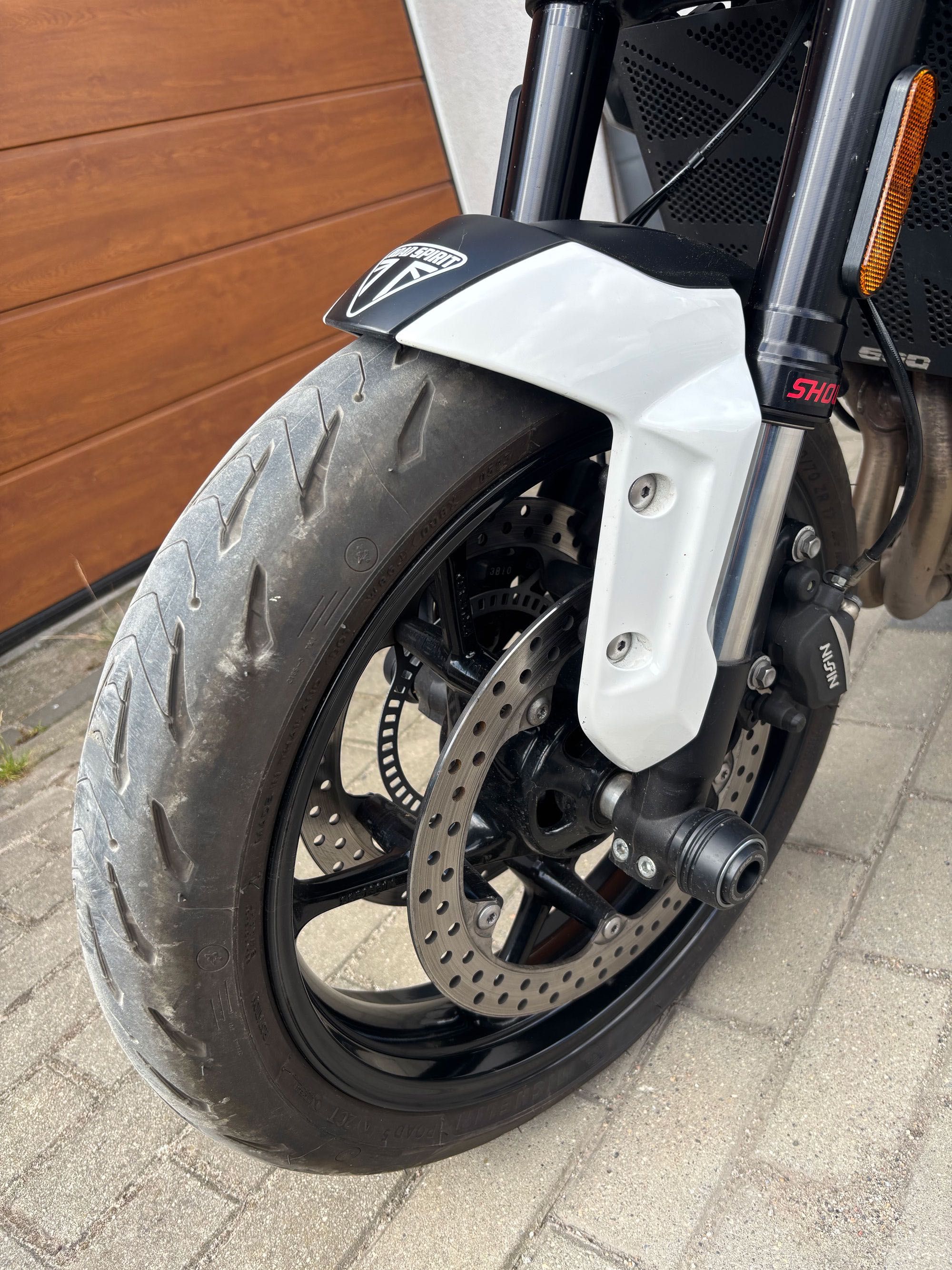 Triumph trident 660 z Roku 2023
