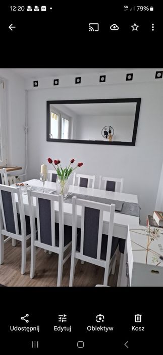 Sprzedam  stół  rozkładany  i 8 krzeseł  Cena 1500 zł do negocjacji .