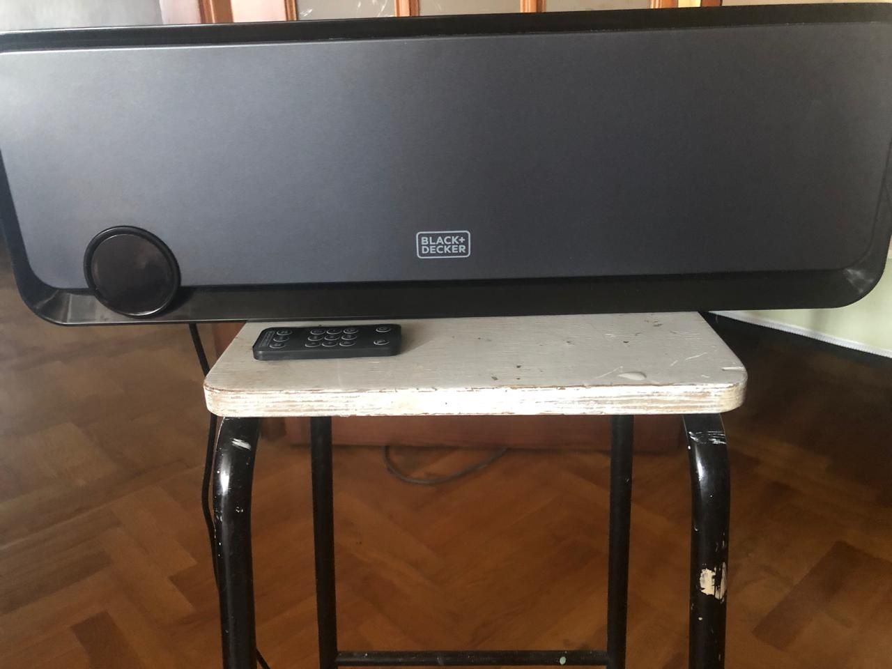 Два обігрівачі Black+Decker BXWSH2000E
