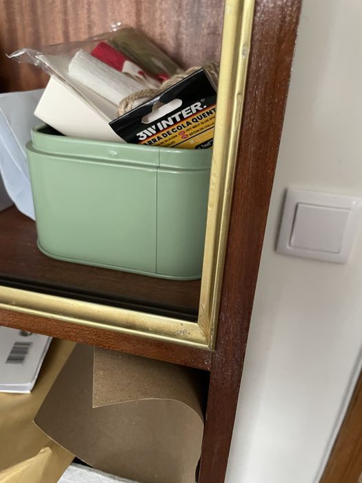 Movel antigo de madeira e vidro