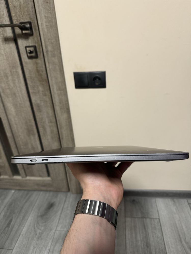 Macbook pro 15 2018 core i9 32/1tb amd pro vega 20 4gb