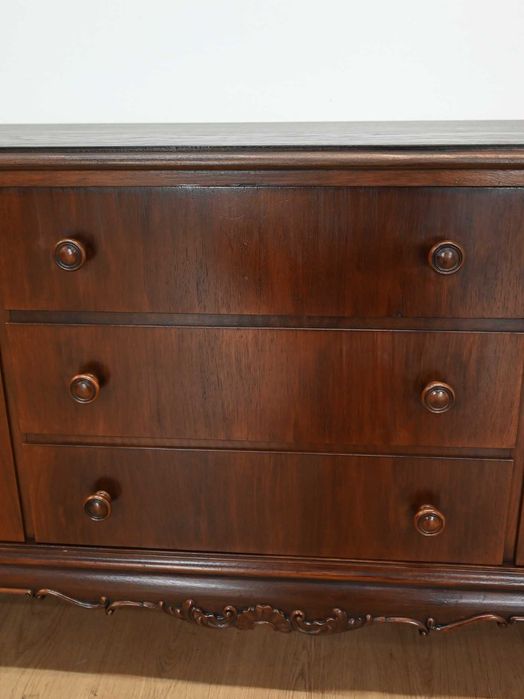 niska długa komoda na giętych nogach 102802