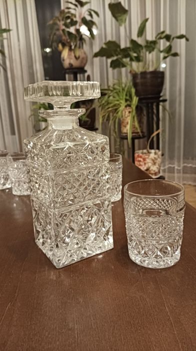 Karafka ze szklankami