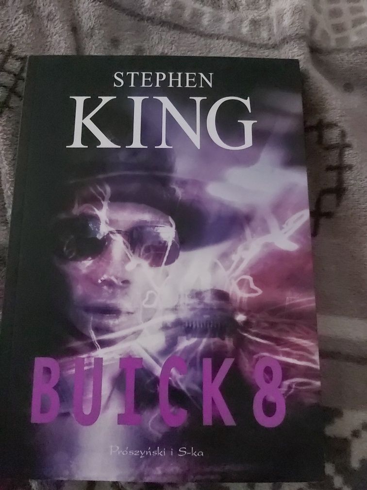 Książka Stephena Kinga "BUICK 8"