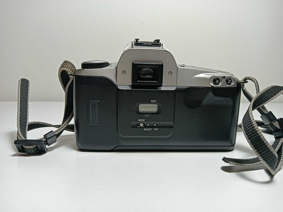 Aparat analogowy Canon EOS 500N z obiektywem 28–80mm