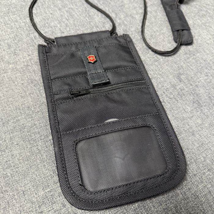 Захисний чохол сумка органайзер для документів Victorinox RFID