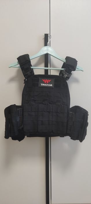 Продам нову плитоноску YAKEDA з швидкоскидами та підсумками