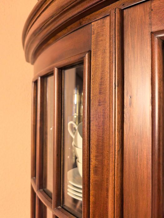 Drewniana mahoniowa witryna z Indonezji