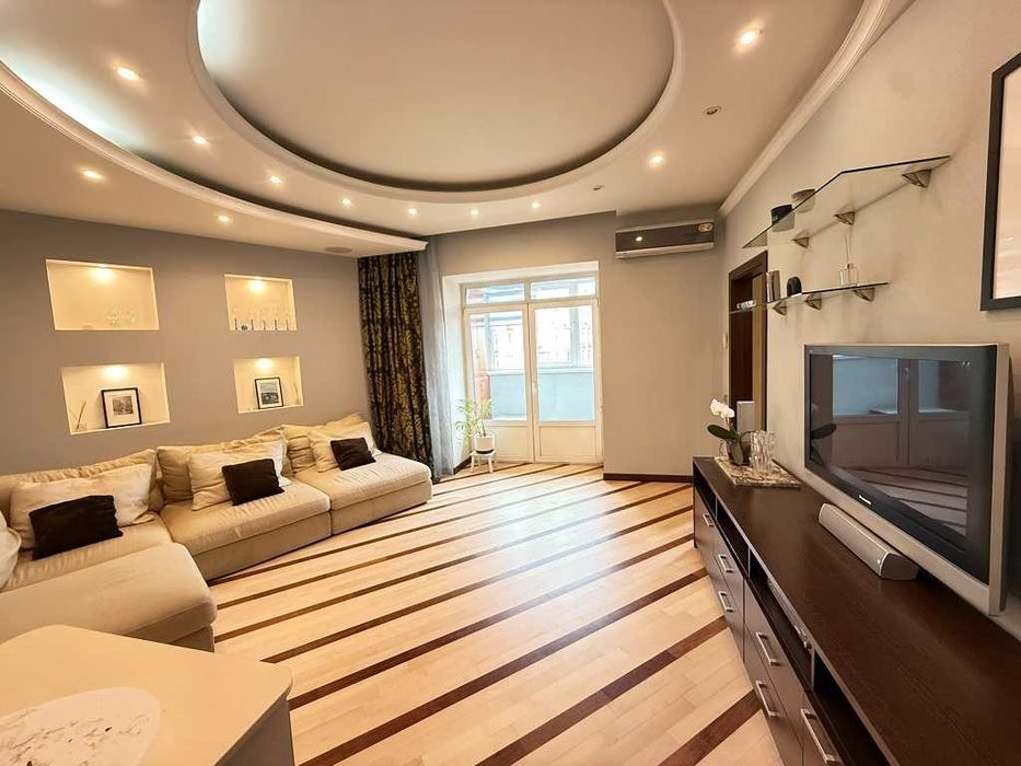 Чорновола 25, тиха, простора, затишна 2к, висота стелі 3м.