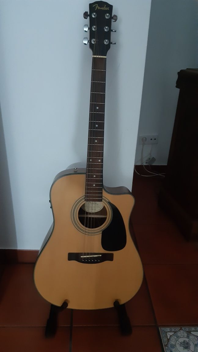 Guitarra fender acustica amplificada