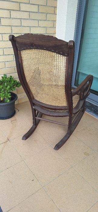 Cadeira baloiço de madeira
