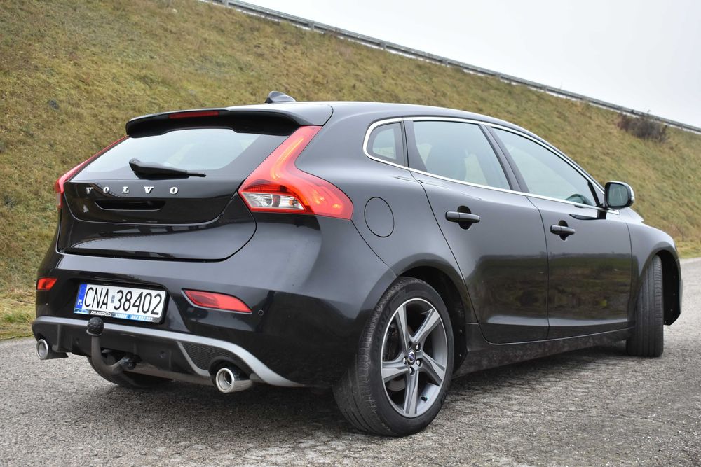 100% BEZWYPADKOWE Volvo V40 d2 R-design BiXenon Navi Kamera Panorama