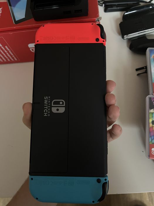 Nintendo Switch OLED 64 GB - zestaw z grami
