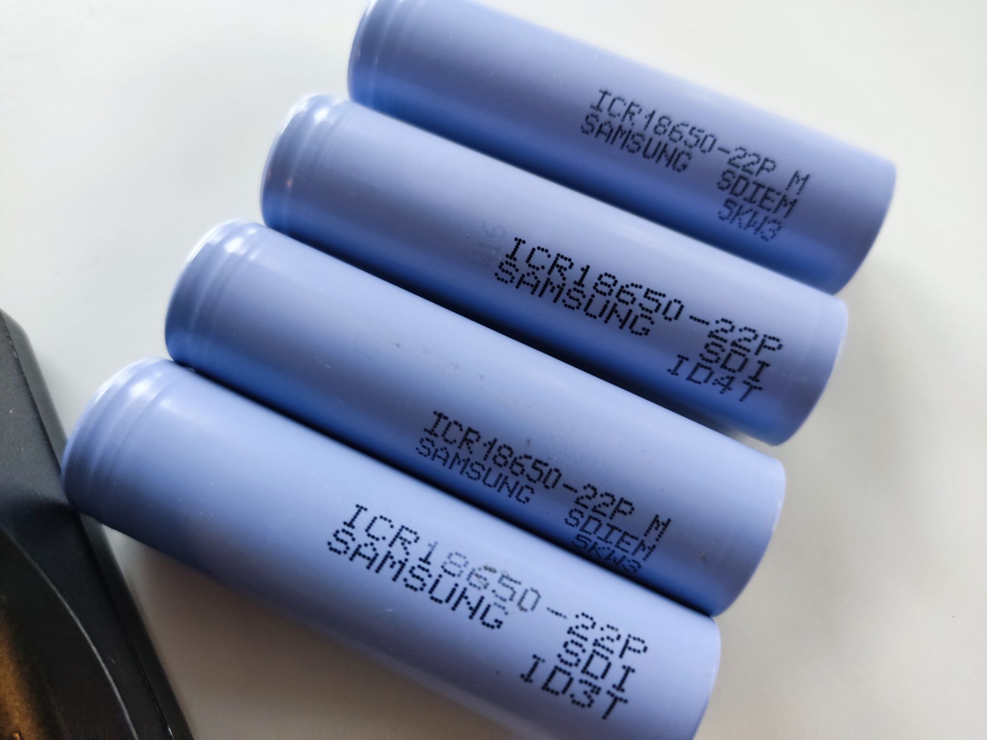 Ładowarka Ogniw 18650 Akumulat Li Ion 3,7v 4,2v + 4 X SAMSUNG 2200mAh