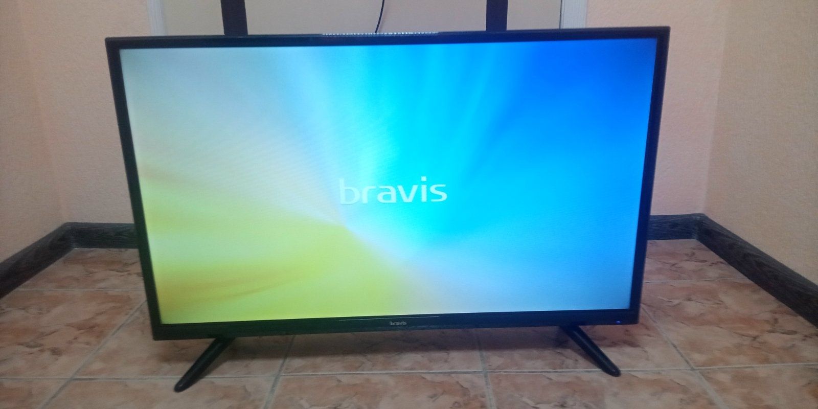Телевізор bravis 32 T2