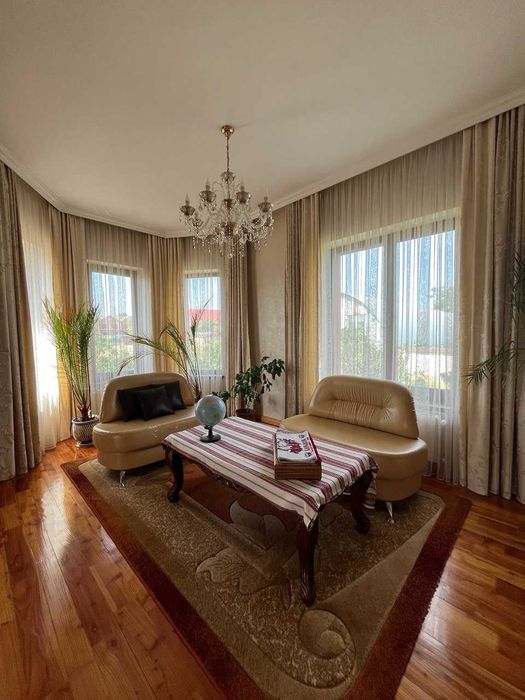 Продається сучасний приватний будинок с. Угринів 252 м2, 10 сот землі